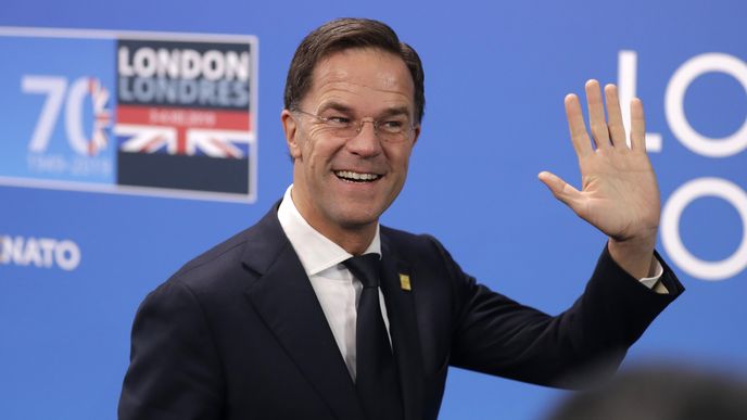 Mark Rutte (VVD) se již zítra může stát prvním premiérem v nizozemské historii, který zvítězil ve volbách čtyřikrát po sobě. Zemi řídí od října roku 2010.