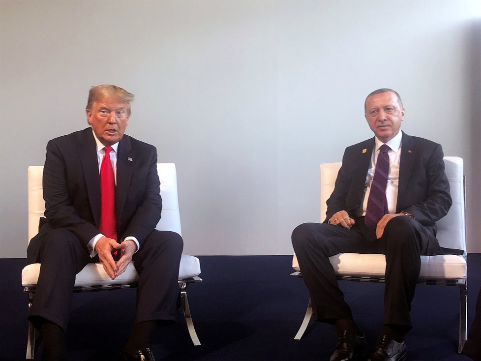 Závěrečný den summitu NATO, na snímku prezidenti Trump a Erdogan, (4.12.2019)