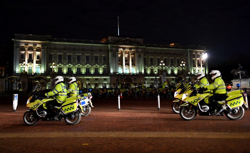Summit NATO, protesty a policejní hlídky v Londýně (3. 12. 2019)