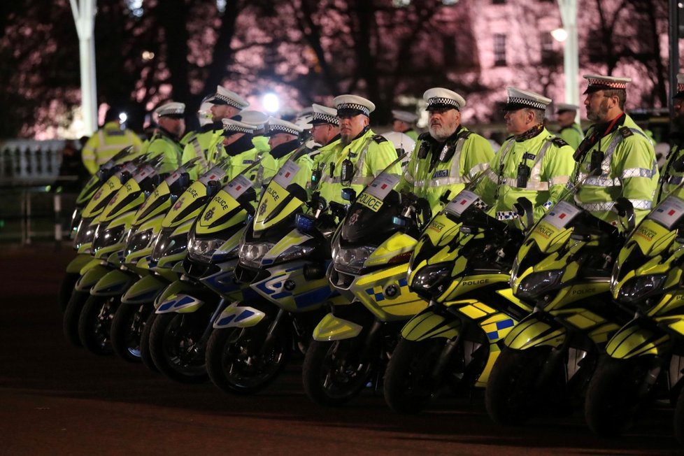 Summit NATO, protesty a policejní hlídky v Londýně (3. 12. 2019)