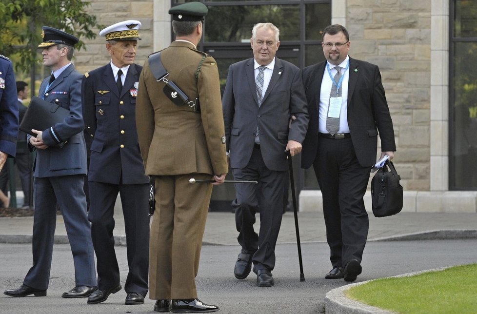 Miloše Zemana doprovázel ve Walesu i šéf hradního protokolu Forejt.