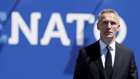 Generální tajemník Stoltenberg: Země NATO musí v době napětí investovat do obrany.