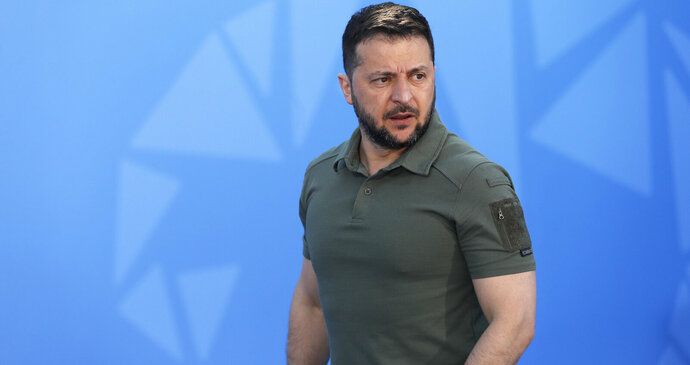 ONLINE: Čtyři mrtví po ruském útoku na Ňju-Jork. A Zelenskyj chce zničit Krymský most