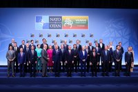 „Budoucnost Ukrajiny je v NATO!“ Summit zkrátil cestu země do aliance, přímou pozvánku nedostala