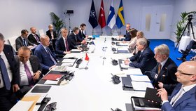 Rozšíření NATO nic nebrání! Turecko přestalo blokovat vstup Švédska a Finska. Proč ustoupilo?
