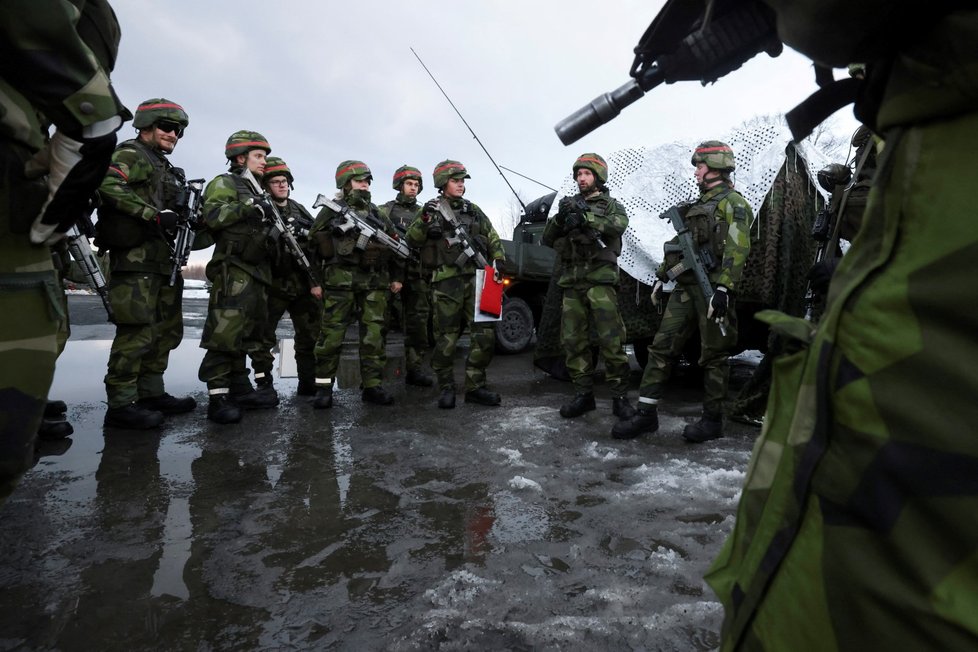 Švédští vojáci při cvičení s NATO, 22. března.