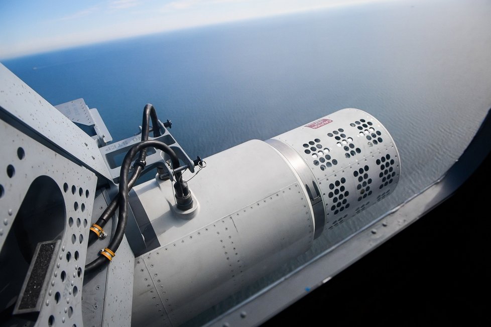 Americké námořnictvo v baltském cvičení vyzkoušelo laserový hledač námořních min na vrtulníku - Airborne Laser Mine Detection System.