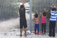 Tvrdé Austrálii u dětských migrantů změklo srdce. Vezme je z odlehlého ostrova