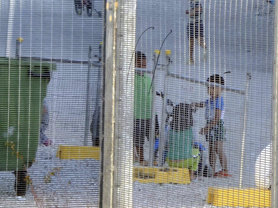 Děti v uprchlickém táboře na ostrově Nauru