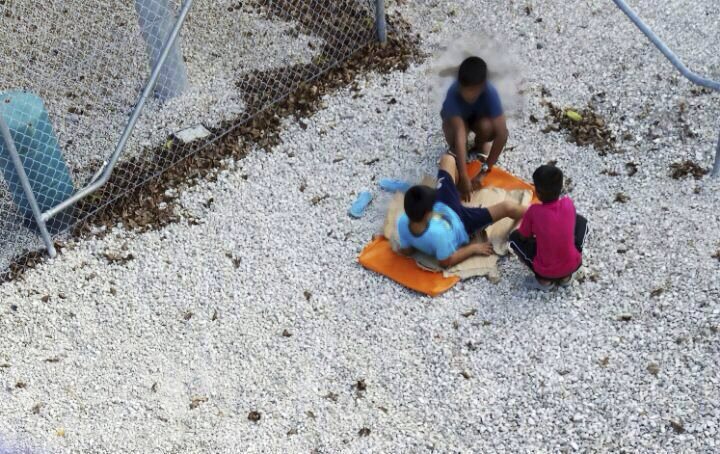 Děti v uprchlickém táboře na ostrově Nauru