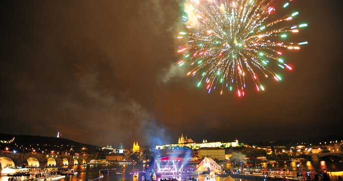 Gondolas and a concert on the Vltava?  The Midsummer festivities of Navalis have begun