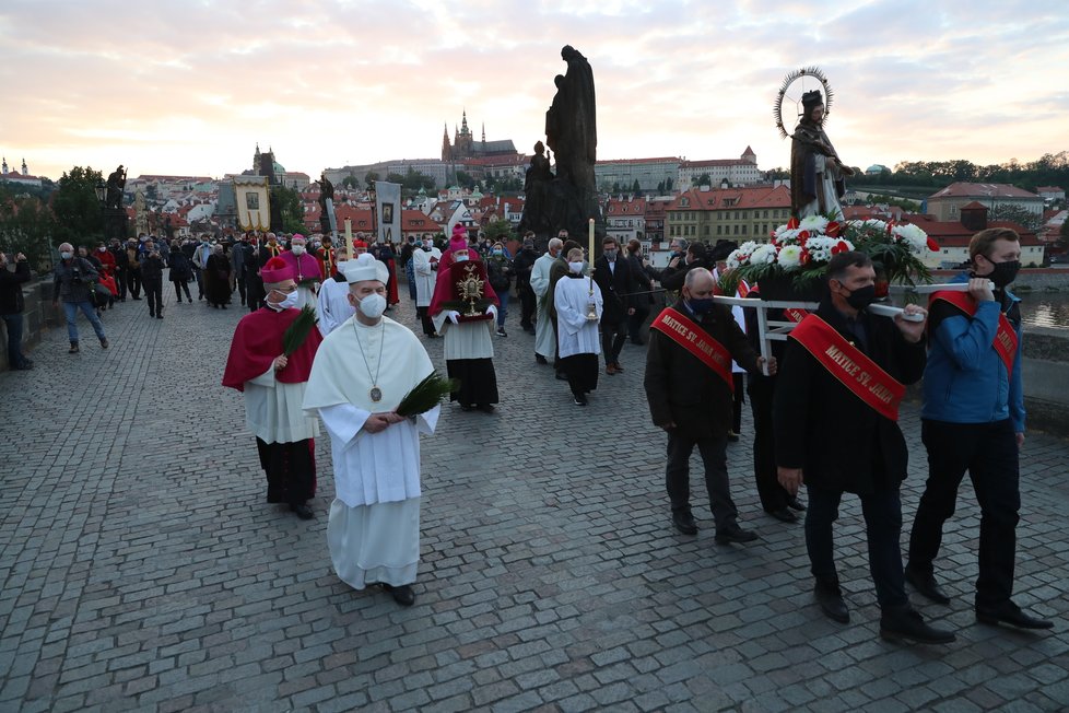 Pandemie koronaviru nepřekazila Svatojánské slavnosti Navalis. Proběhly 15. května, ale bez veřejnosti.