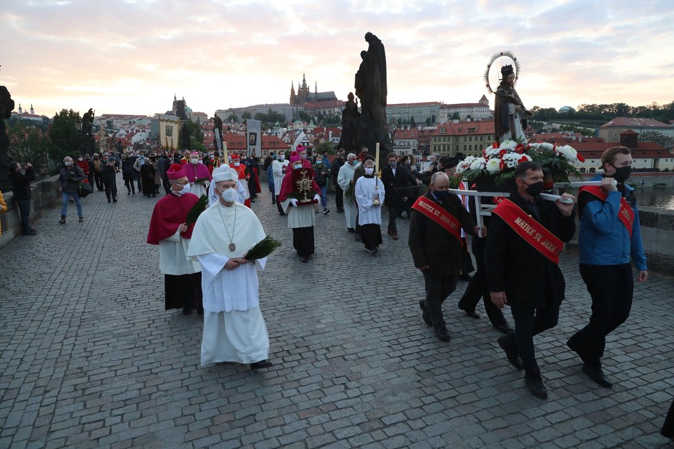 Pandemie koronaviru nepřekazila Svatojánské slavnosti Navalis. Proběhly 15. května, ale bez veřejnosti.