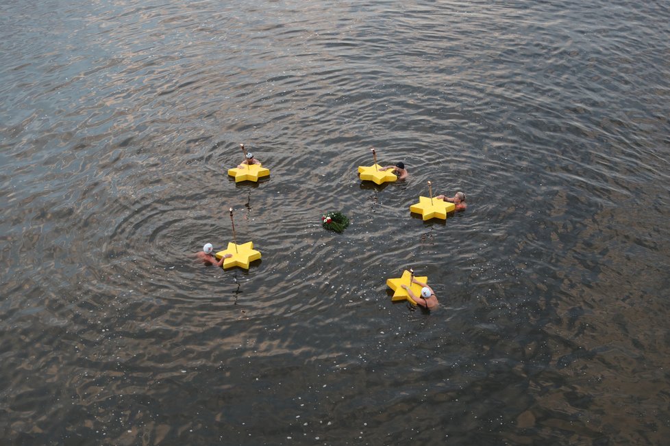 Pandemie koronaviru nepřekazila Svatojánské slavnosti Navalis. Proběhly 15. května, ale bez veřejnosti.