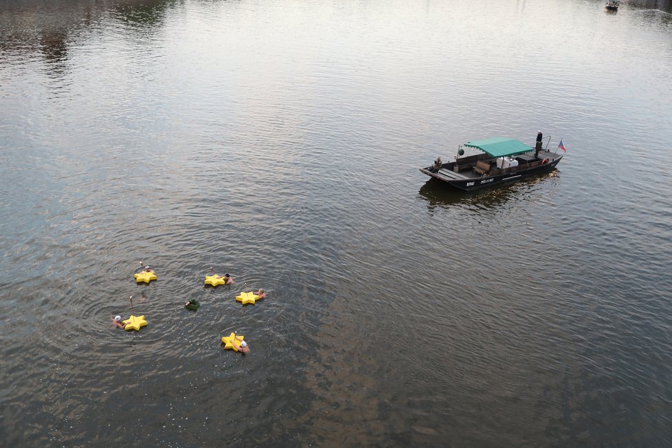 Pandemie koronaviru nepřekazila Svatojánské slavnosti Navalis. Proběhly 15. května, ale bez veřejnosti.