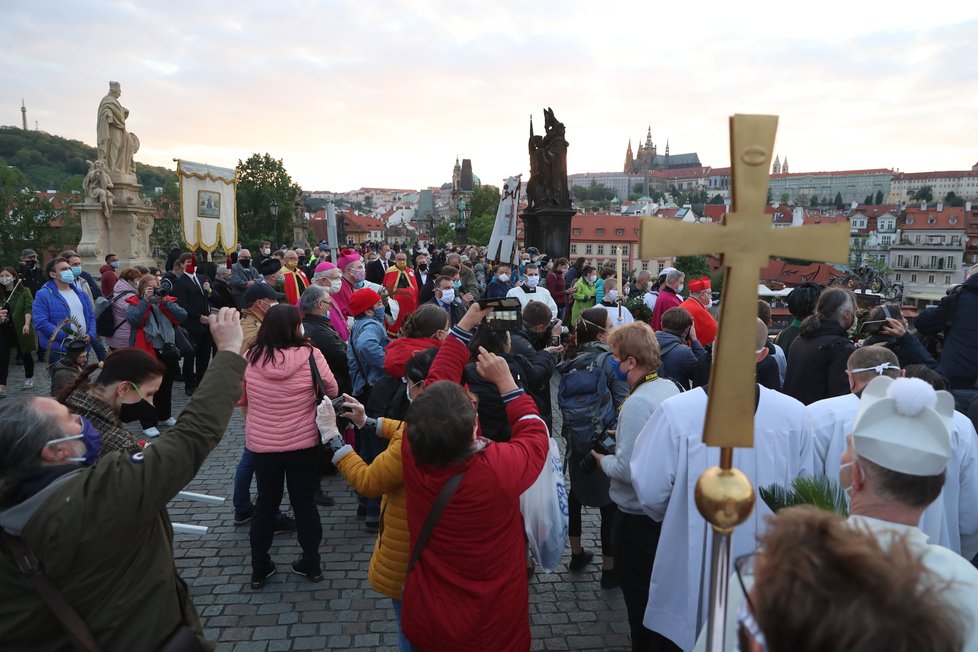 Pandemie koronaviru nepřekazila Svatojánské slavnosti Navalis. Proběhly 15. května, ale bez veřejnosti.