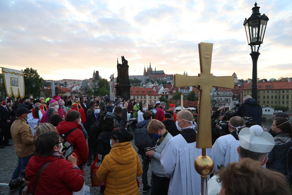 Pandemie koronaviru nepřekazila Svatojánské slavnosti Navalis. Proběhly 15. května, ale bez veřejnosti.