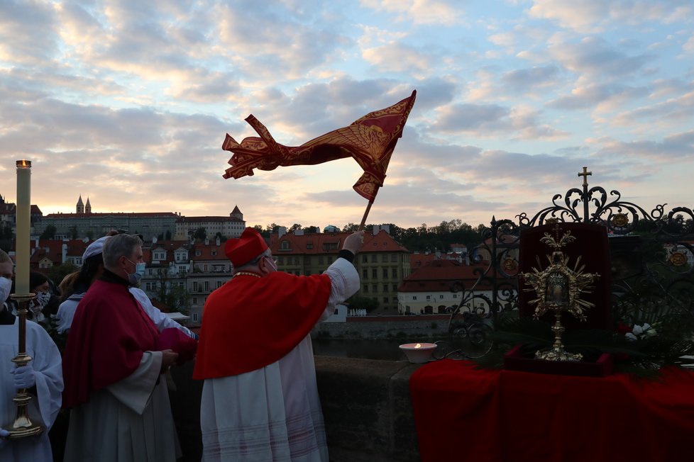 Pandemie koronaviru nepřekazila Svatojánské slavnosti Navalis. Proběhly 15. května, ale bez veřejnosti.