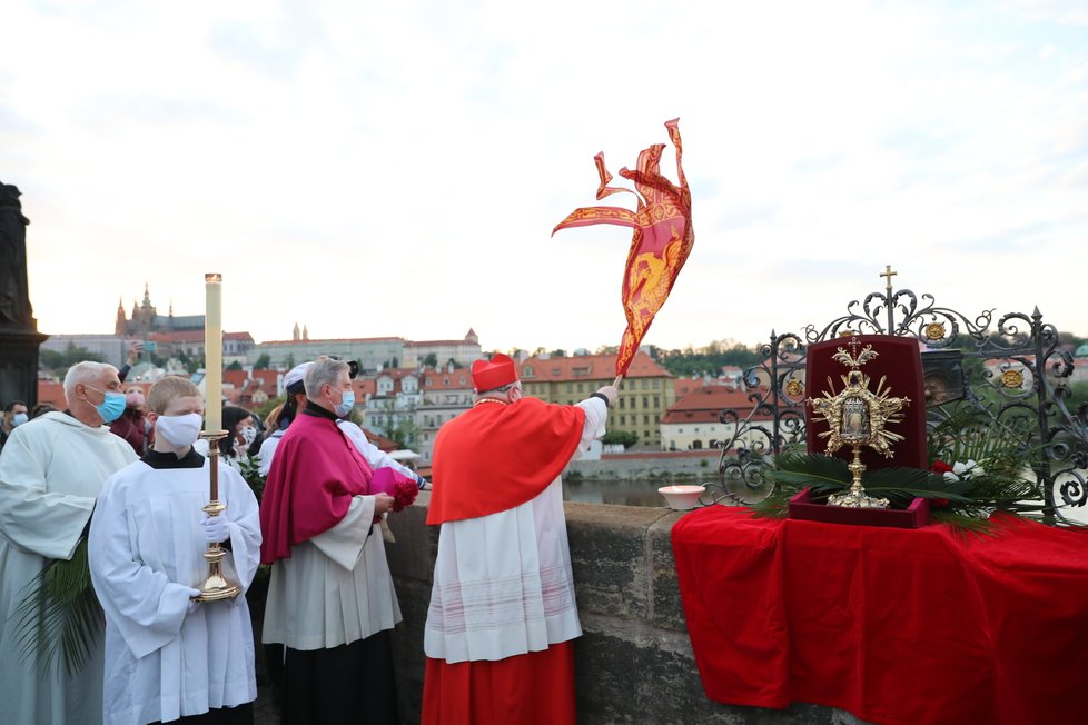 Pandemie koronaviru nepřekazila Svatojánské slavnosti Navalis. Proběhly 15. května, ale bez veřejnosti.