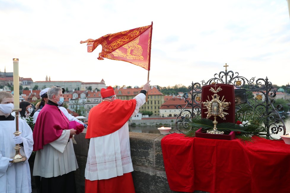 Pandemie koronaviru nepřekazila Svatojánské slavnosti Navalis. Proběhly 15. května, ale bez veřejnosti.