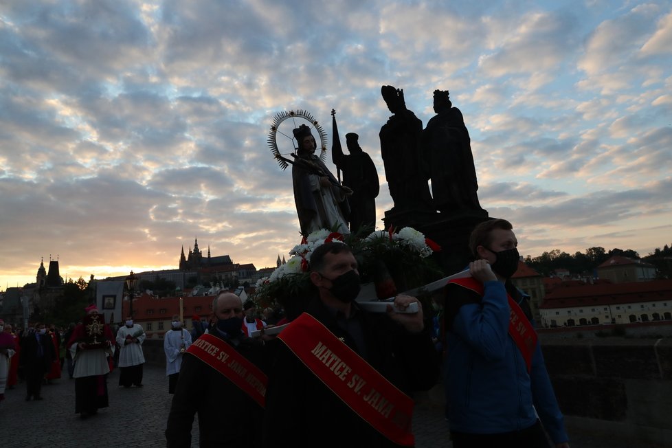 Pandemie koronaviru nepřekazila Svatojánské slavnosti Navalis. Proběhly 15. května, ale bez veřejnosti.