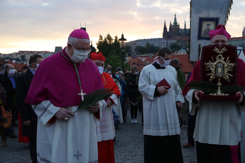 Pandemie koronaviru nepřekazila Svatojánské slavnosti Navalis. Proběhly 15. května, ale bez veřejnosti.