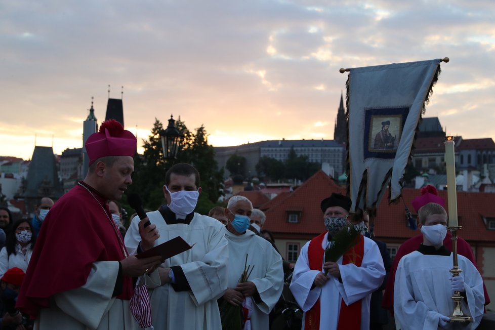 Pandemie koronaviru nepřekazila Svatojánské slavnosti Navalis. Proběhly 15. května, ale bez veřejnosti.