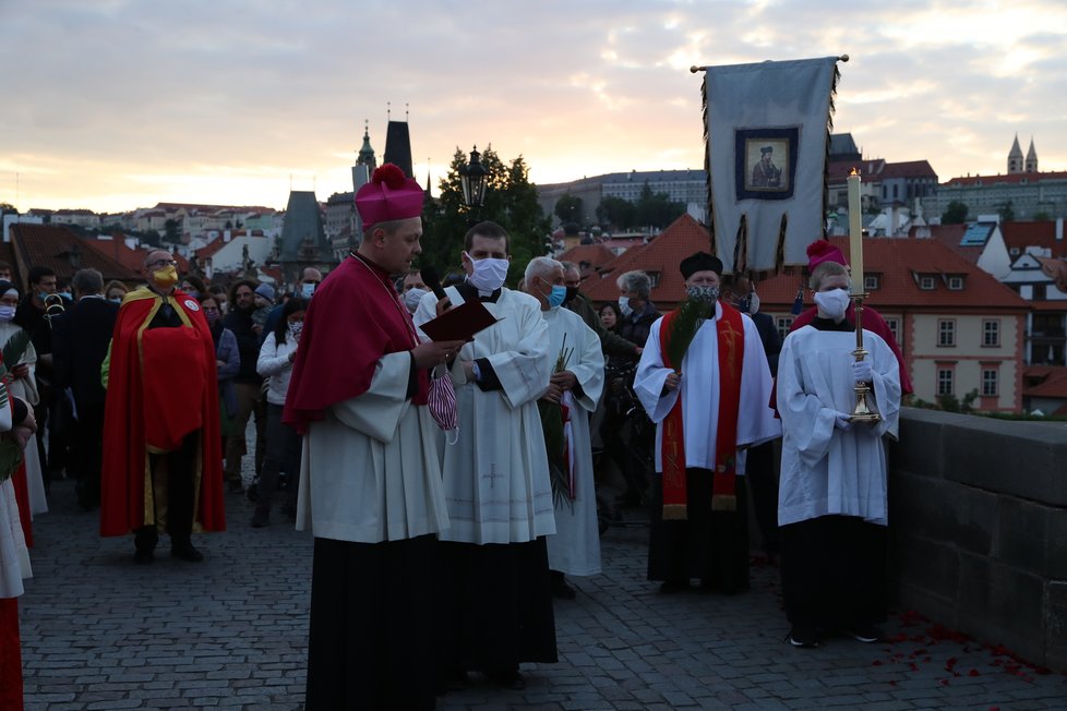 Pandemie koronaviru nepřekazila Svatojánské slavnosti Navalis. Proběhly 15. května, ale bez veřejnosti.