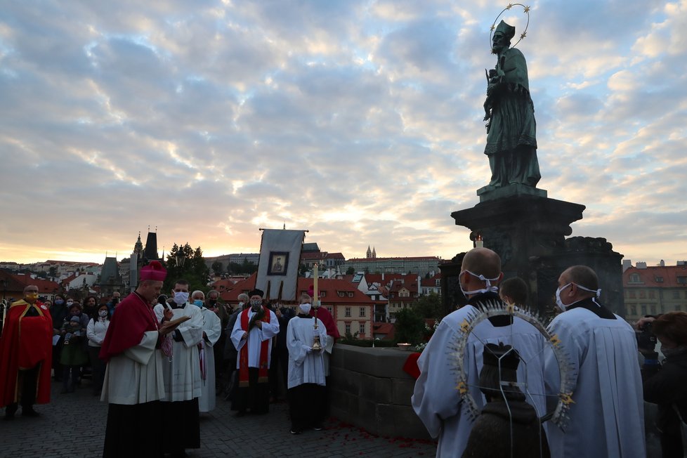 Pandemie koronaviru nepřekazila Svatojánské slavnosti Navalis. Proběhly 15. května, ale bez veřejnosti.