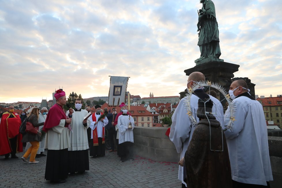 Pandemie koronaviru nepřekazila Svatojánské slavnosti Navalis. Proběhly 15. května, ale bez veřejnosti.