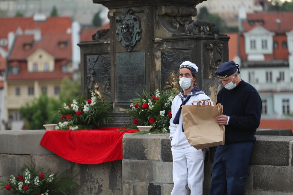 Pandemie koronaviru nepřekazila Svatojánské slavnosti Navalis. Proběhly 15. května, ale bez veřejnosti.