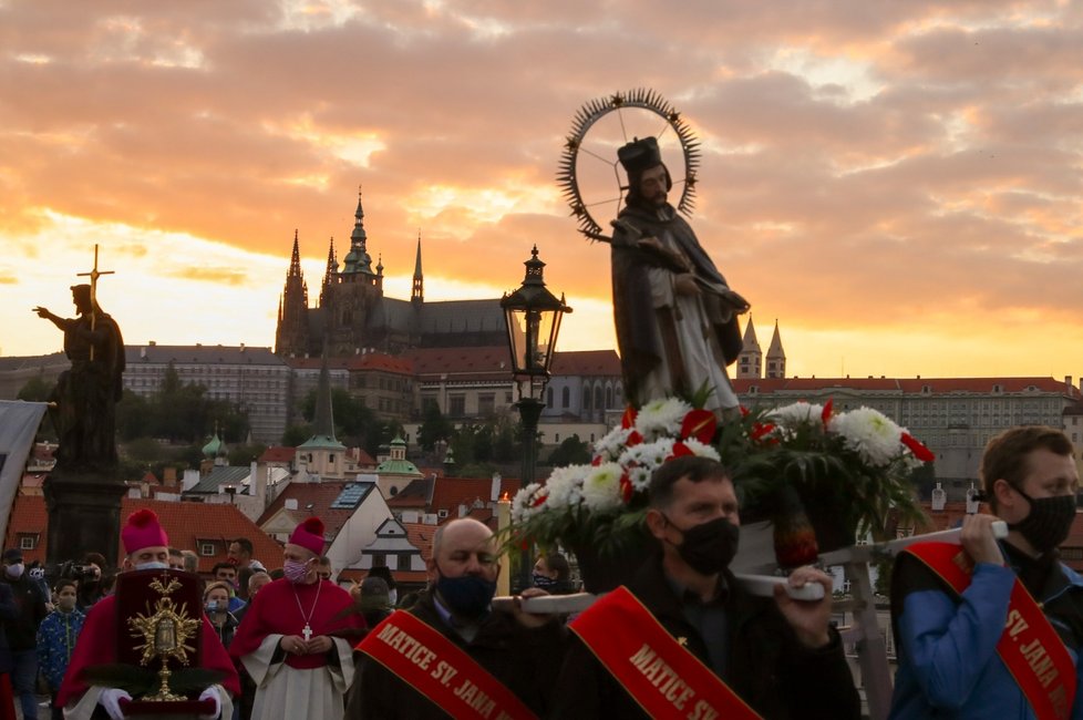 Pandemie koronaviru nepřekazila Svatojánské slavnosti Navalis. Proběhly 15. května, ale bez veřejnosti.