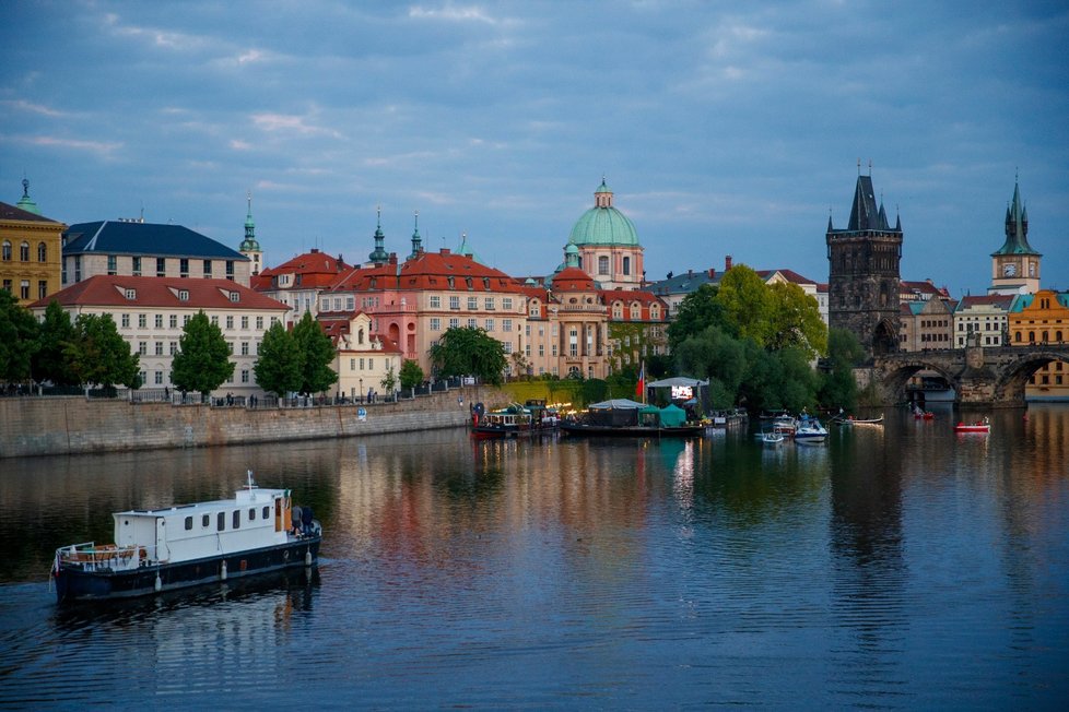 Pandemie koronaviru nepřekazila Svatojánské slavnosti Navalis. Proběhly 15. května, ale bez veřejnosti.