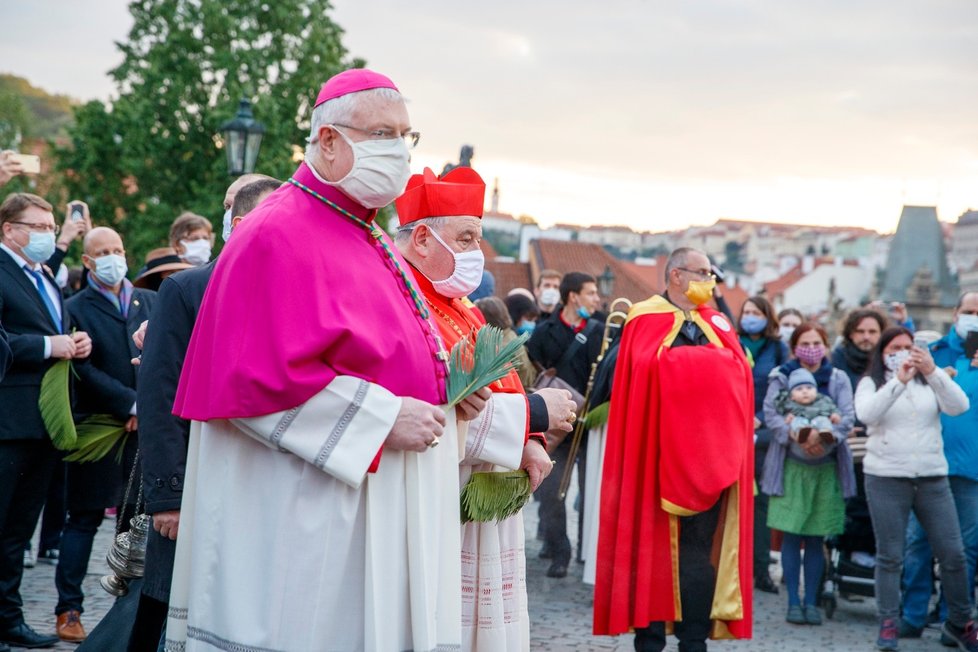 Pandemie koronaviru nepřekazila Svatojánské slavnosti Navalis. Proběhly 15. května, ale bez veřejnosti.