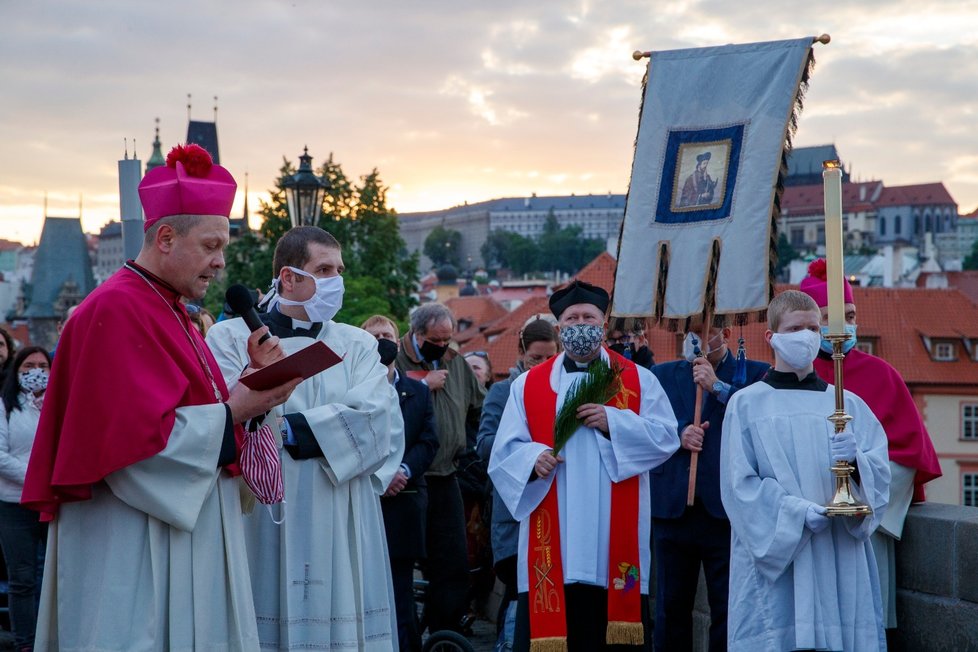 Pandemie koronaviru nepřekazila Svatojánské slavnosti Navalis. Proběhly 15. května, ale bez veřejnosti.