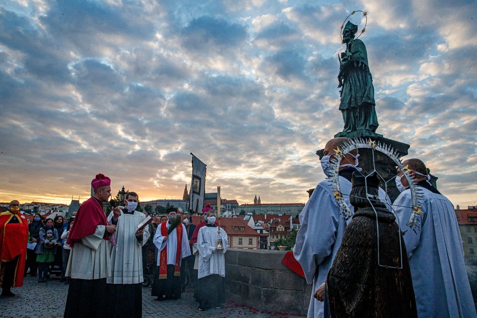 Pandemie koronaviru nepřekazila Svatojánské slavnosti Navalis. Proběhly 15. května, ale bez veřejnosti.