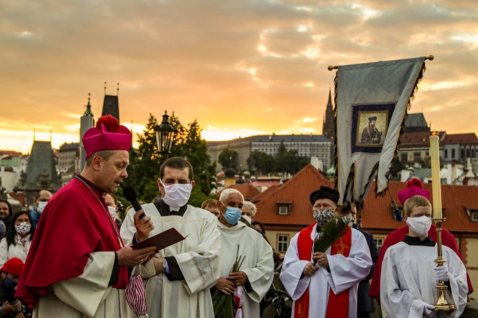 Pandemie koronaviru nepřekazila Svatojánské slavnosti Navalis. Proběhly 15. května, ale bez veřejnosti.