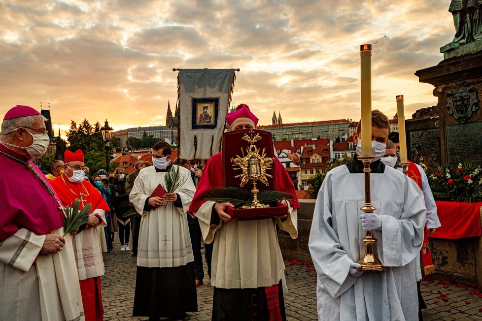 Pandemie koronaviru nepřekazila Svatojánské slavnosti Navalis. Proběhly 15. května, ale bez veřejnosti.