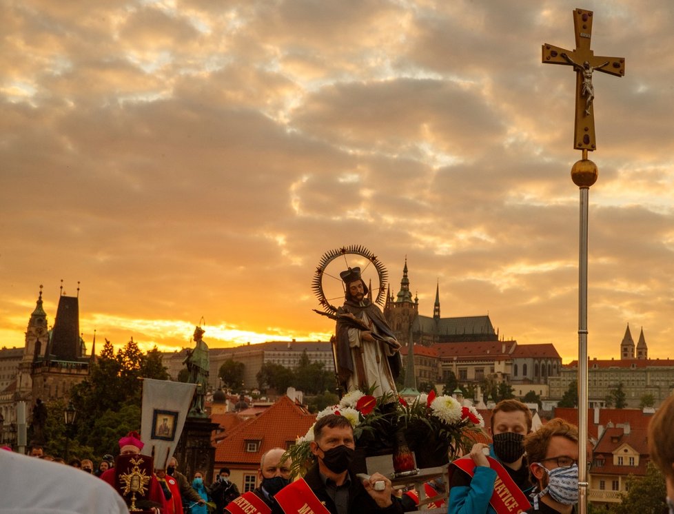 Pandemie koronaviru nepřekazila Svatojánské slavnosti Navalis. Proběhly 15. května, ale bez veřejnosti.