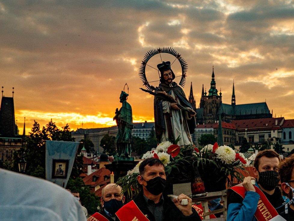 Pandemie koronaviru nepřekazila Svatojánské slavnosti Navalis. Proběhly 15. května, ale bez veřejnosti.