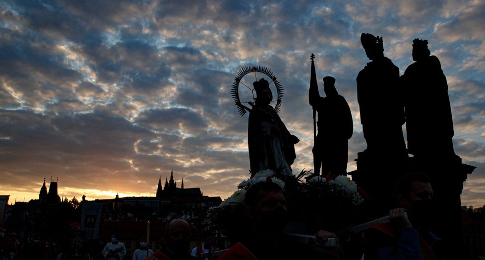 Pandemie koronaviru nepřekazila Svatojánské slavnosti Navalis. Proběhly 15. května, ale bez veřejnosti.