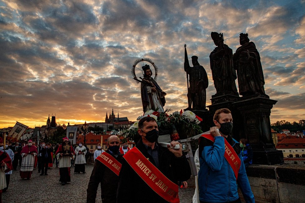 Pandemie koronaviru nepřekazila Svatojánské slavnosti Navalis. Proběhly 15. května, ale bez veřejnosti.