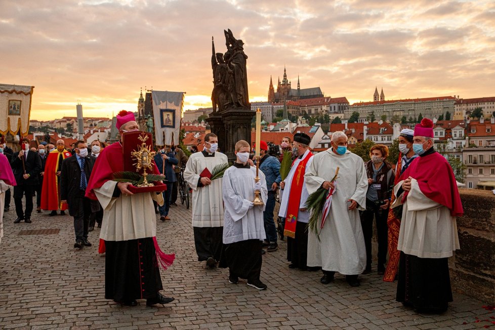 Pandemie koronaviru nepřekazila Svatojánské slavnosti Navalis. Proběhly 15. května, ale bez veřejnosti.