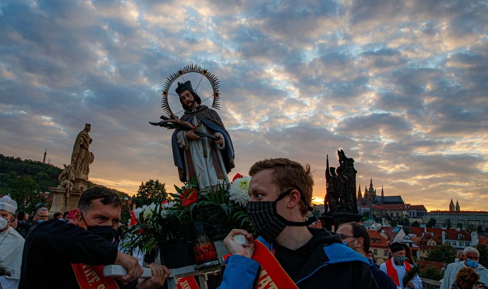 Pandemie koronaviru nepřekazila Svatojánské slavnosti Navalis. Proběhly 15. května, ale bez veřejnosti.