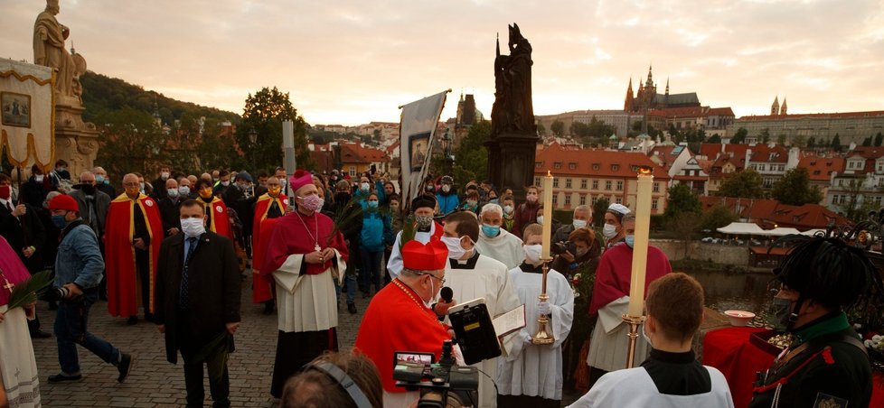 Pandemie koronaviru nepřekazila Svatojánské slavnosti Navalis. Proběhly 15. května, ale bez veřejnosti.