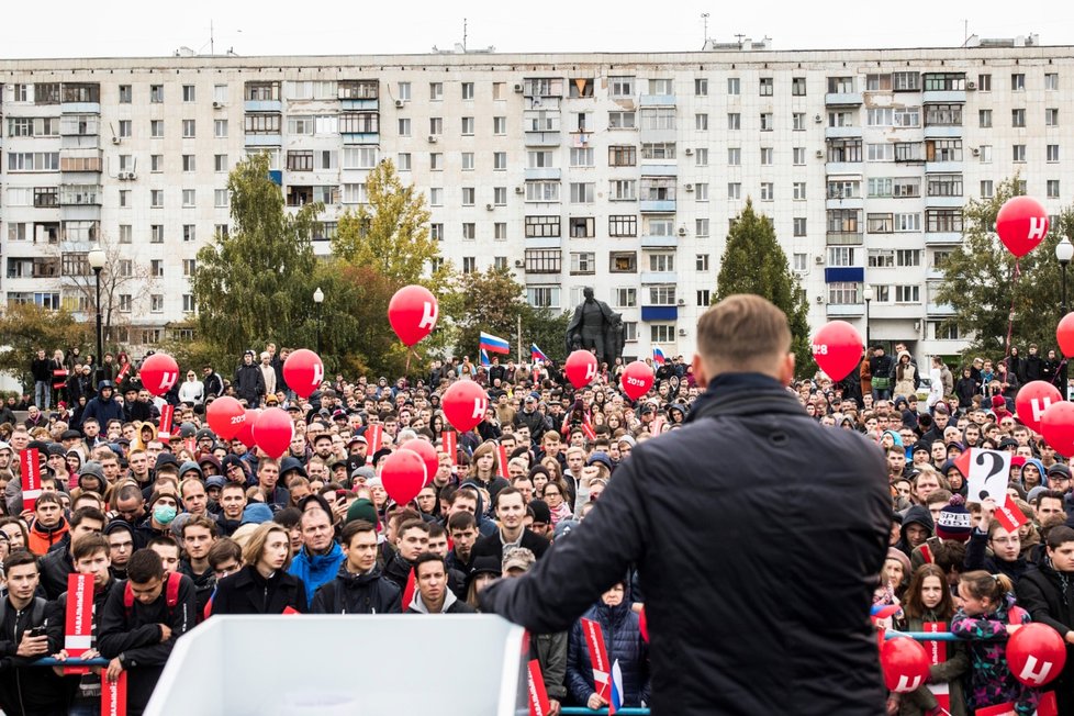 Ruská ústřední volební komise loni Navalného odmítla zaregistrovat jako kandidáta ve volbách kvůli jeho pravomocnému odsouzení.