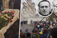 Ostře sledovaný pohřeb Navalného: Rakev je v zemi. „Putin vrah!“ skandovalo se. A zprávy o zatýkání