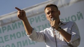 Alexej Navalnyj se profiluje jako Putinův hlavní kritik. V příštích prezidentských volbách ho chtěl porazit.