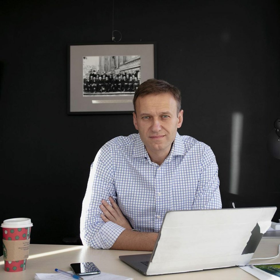 Alexej Navalnyj ve své kanceláři
