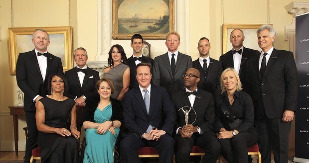 Porotce a nominované přivítal na slavnostním galavečeru v Londýně i britský premiér Cameron. Martina Navrátilová mezi sedícími první zprava